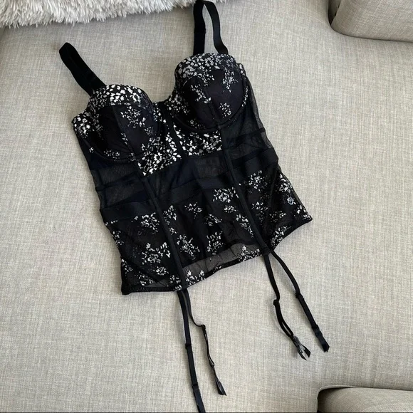 VICTORIA’S SECRET* Lace corset with silver details - Picture 2 of 10